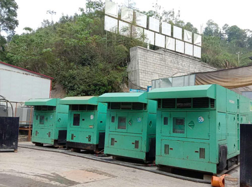 临邑先进的应急发电机系统中智能监测和控制系统如何确保电压稳定？